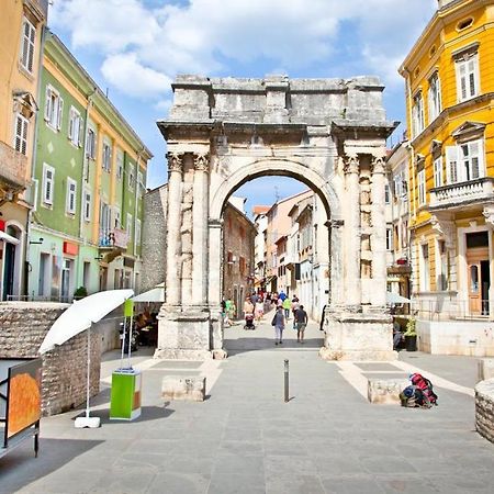 Central Apartments Pula Exterior photo